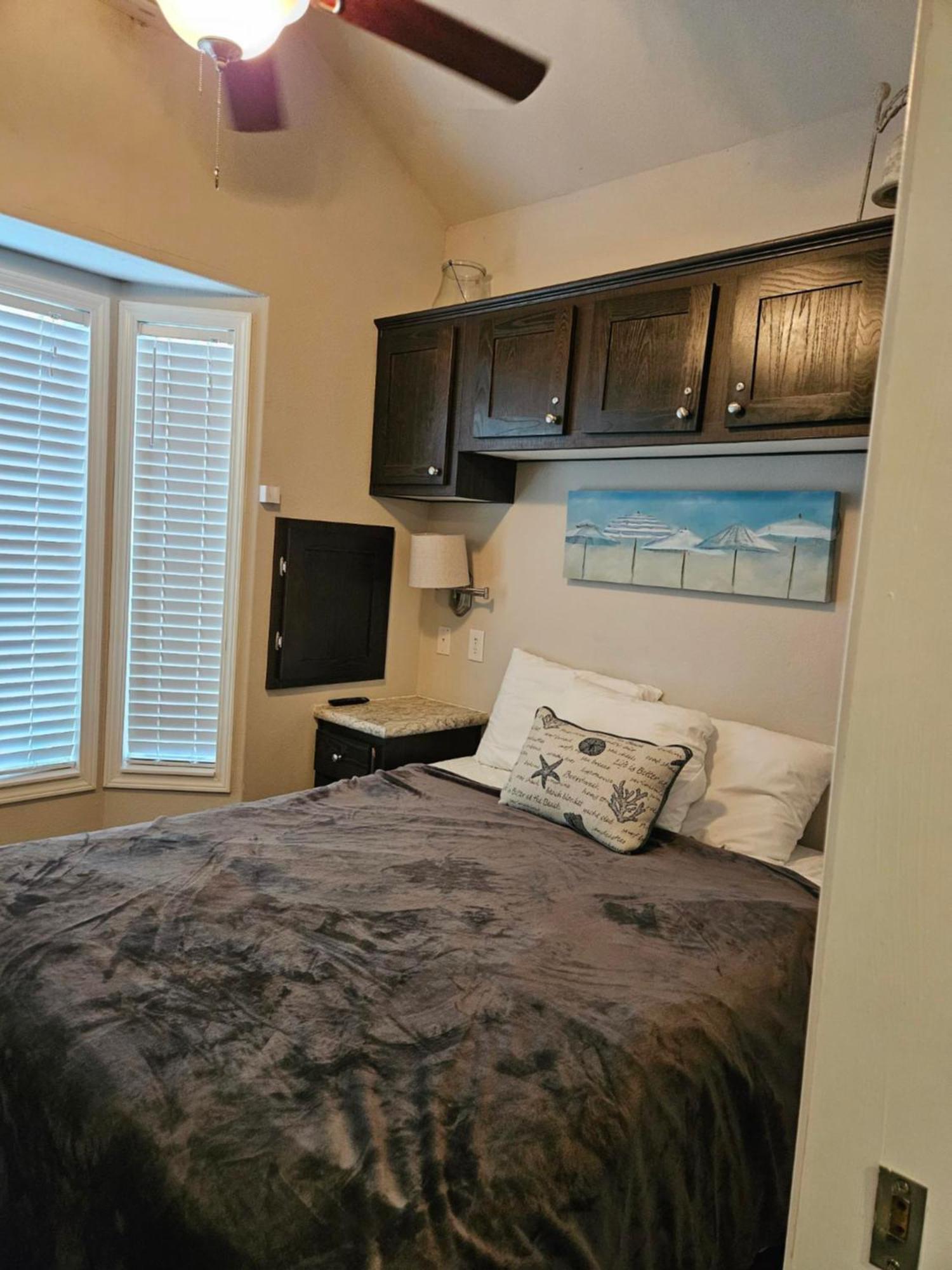 Отель Live Oak Landing Freeport Экстерьер фото
