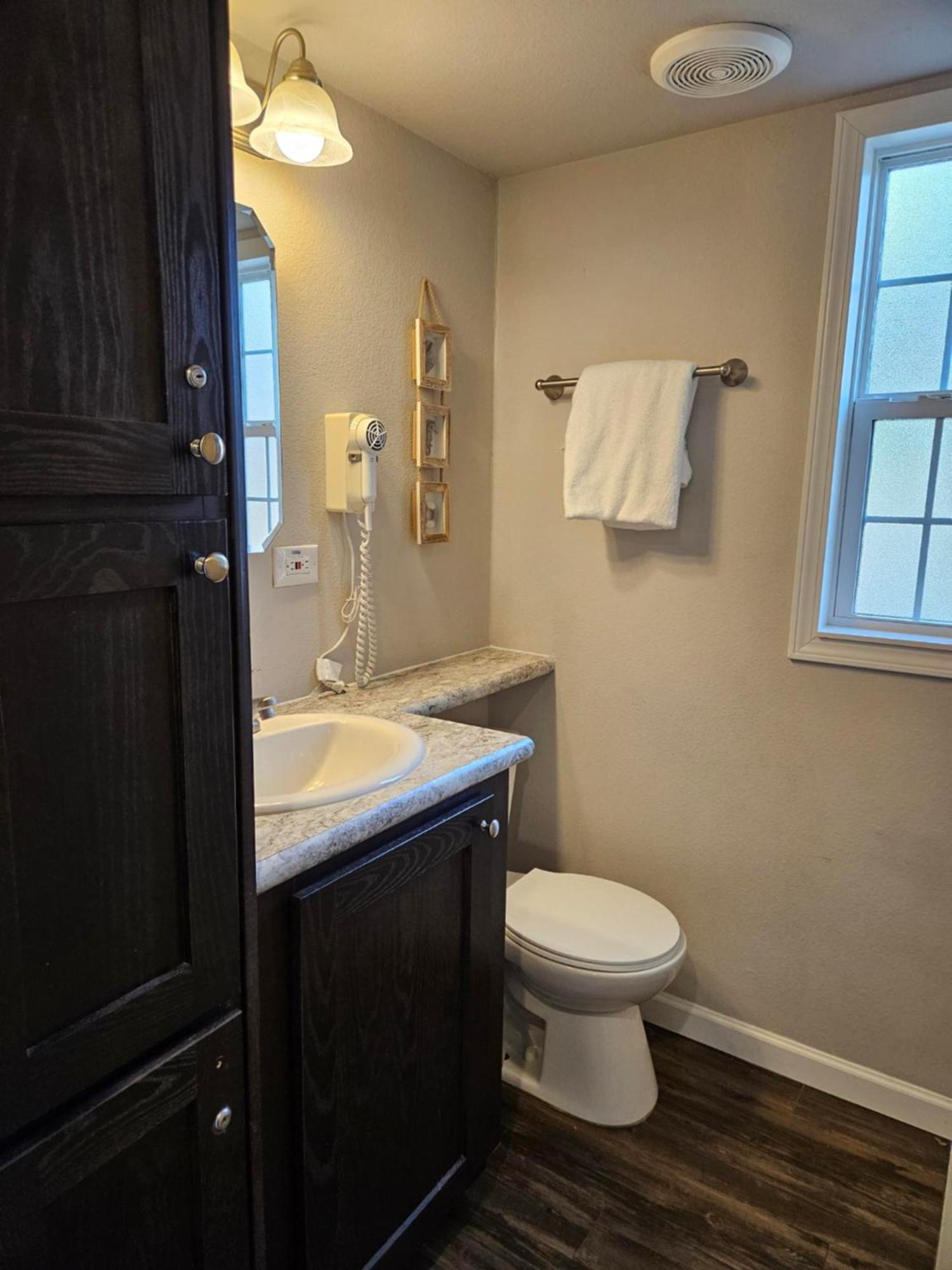 Отель Live Oak Landing Freeport Экстерьер фото