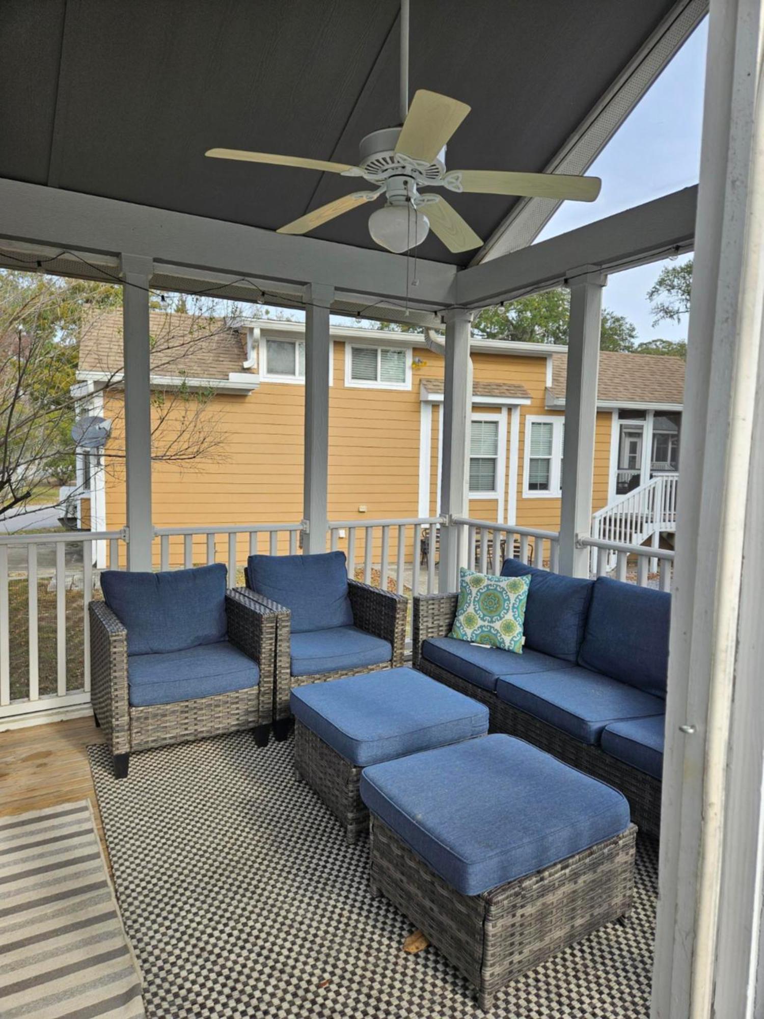 Отель Live Oak Landing Freeport Экстерьер фото