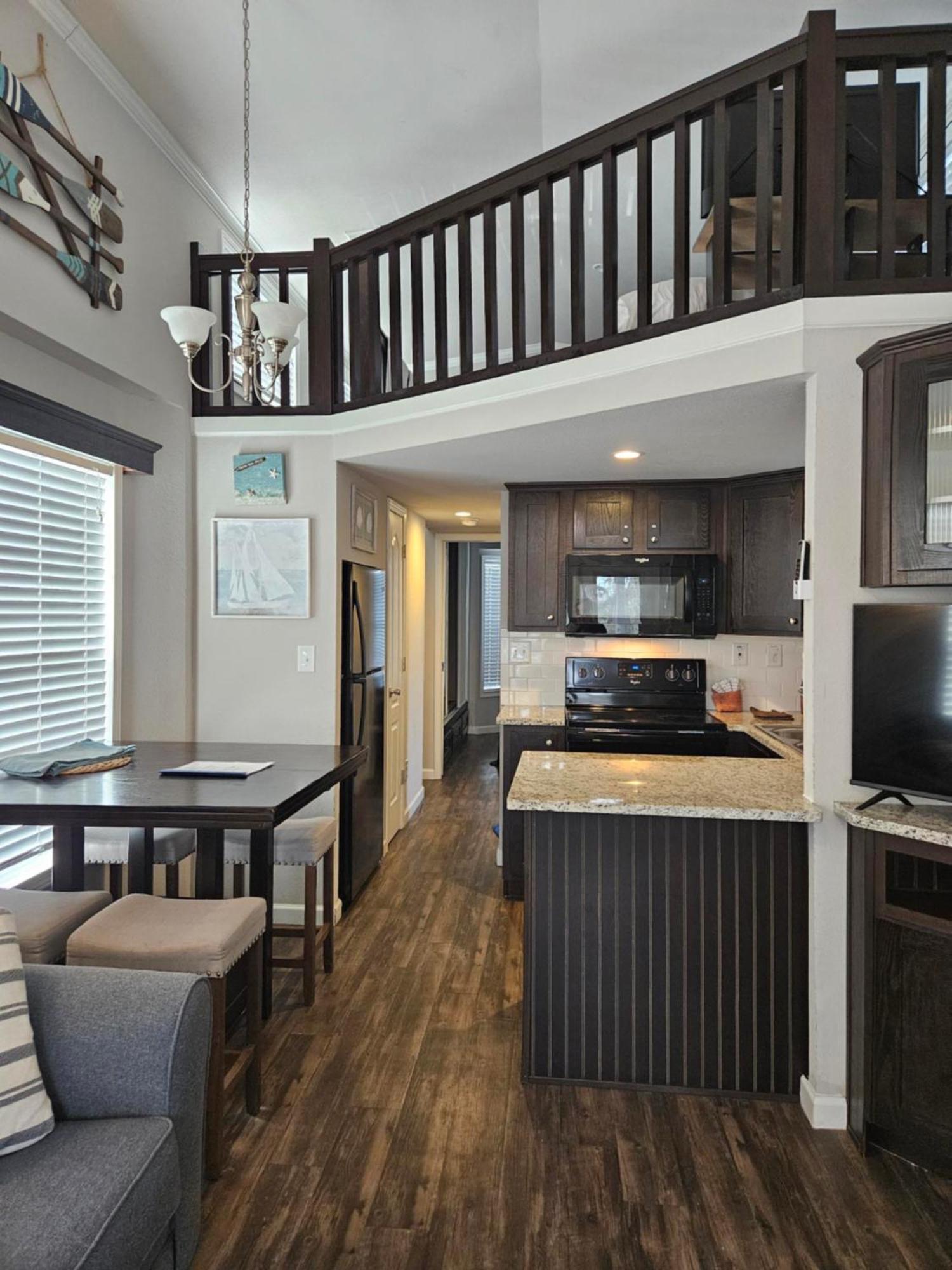 Отель Live Oak Landing Freeport Экстерьер фото