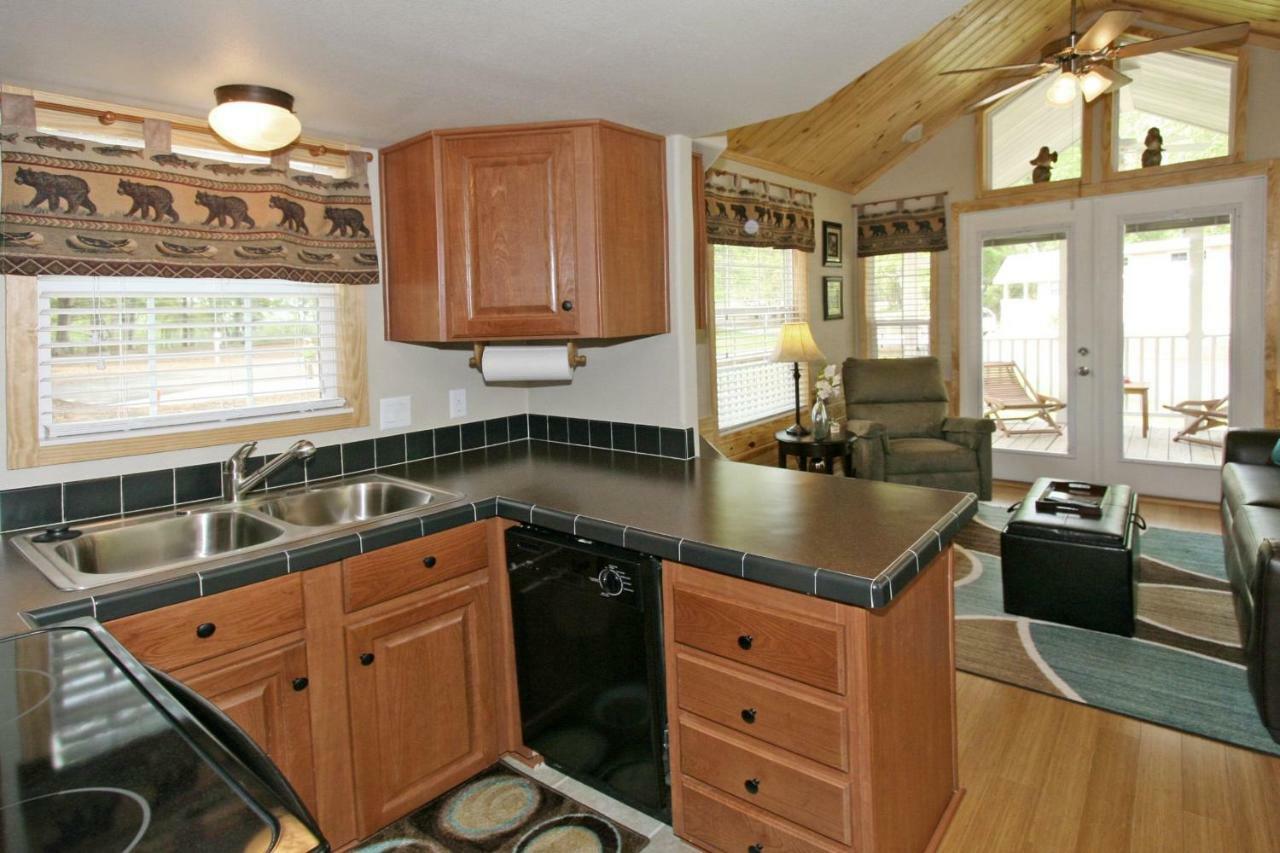 Отель Live Oak Landing Freeport Экстерьер фото