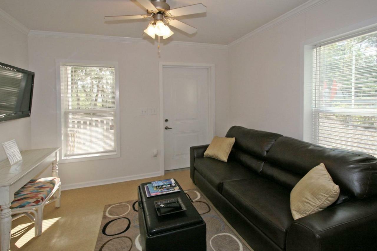 Отель Live Oak Landing Freeport Экстерьер фото