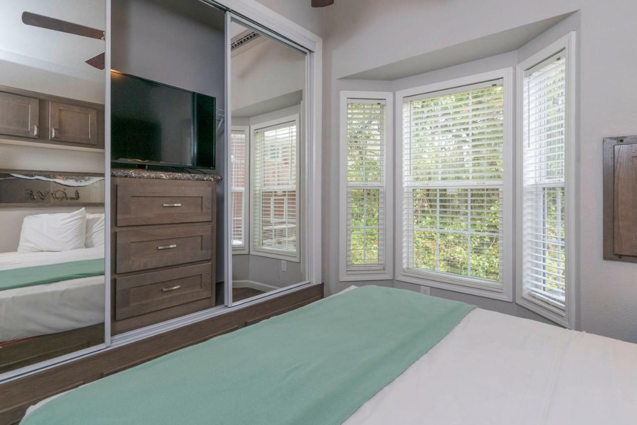Отель Live Oak Landing Freeport Экстерьер фото