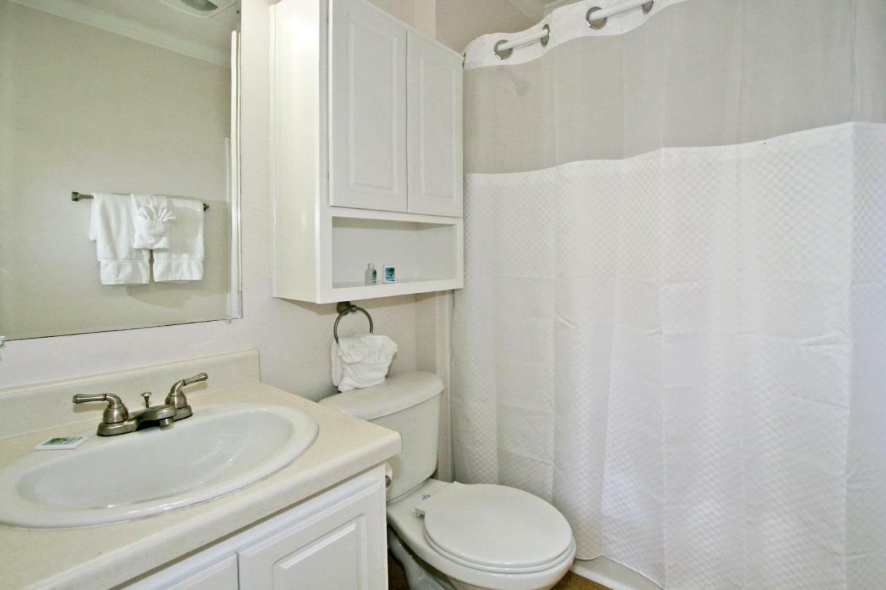 Отель Live Oak Landing Freeport Экстерьер фото