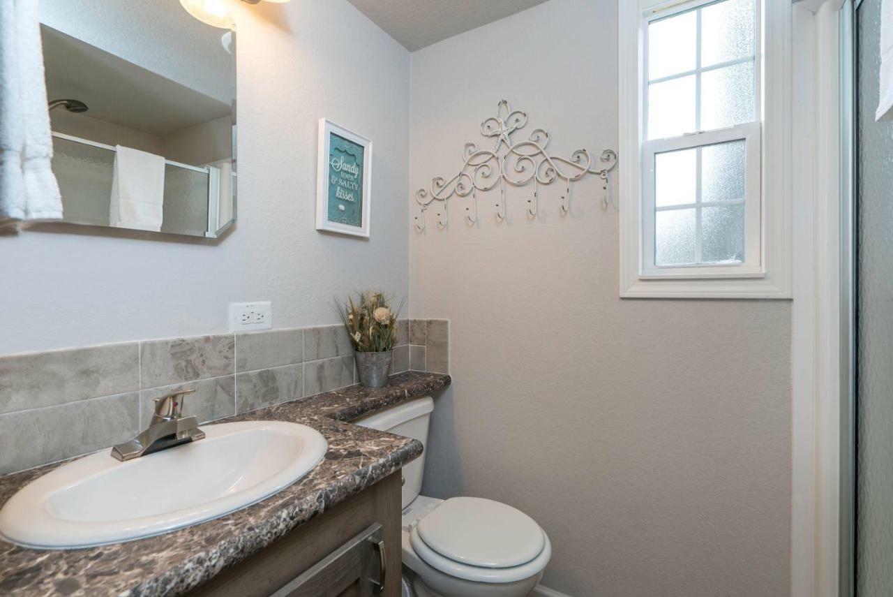 Отель Live Oak Landing Freeport Экстерьер фото